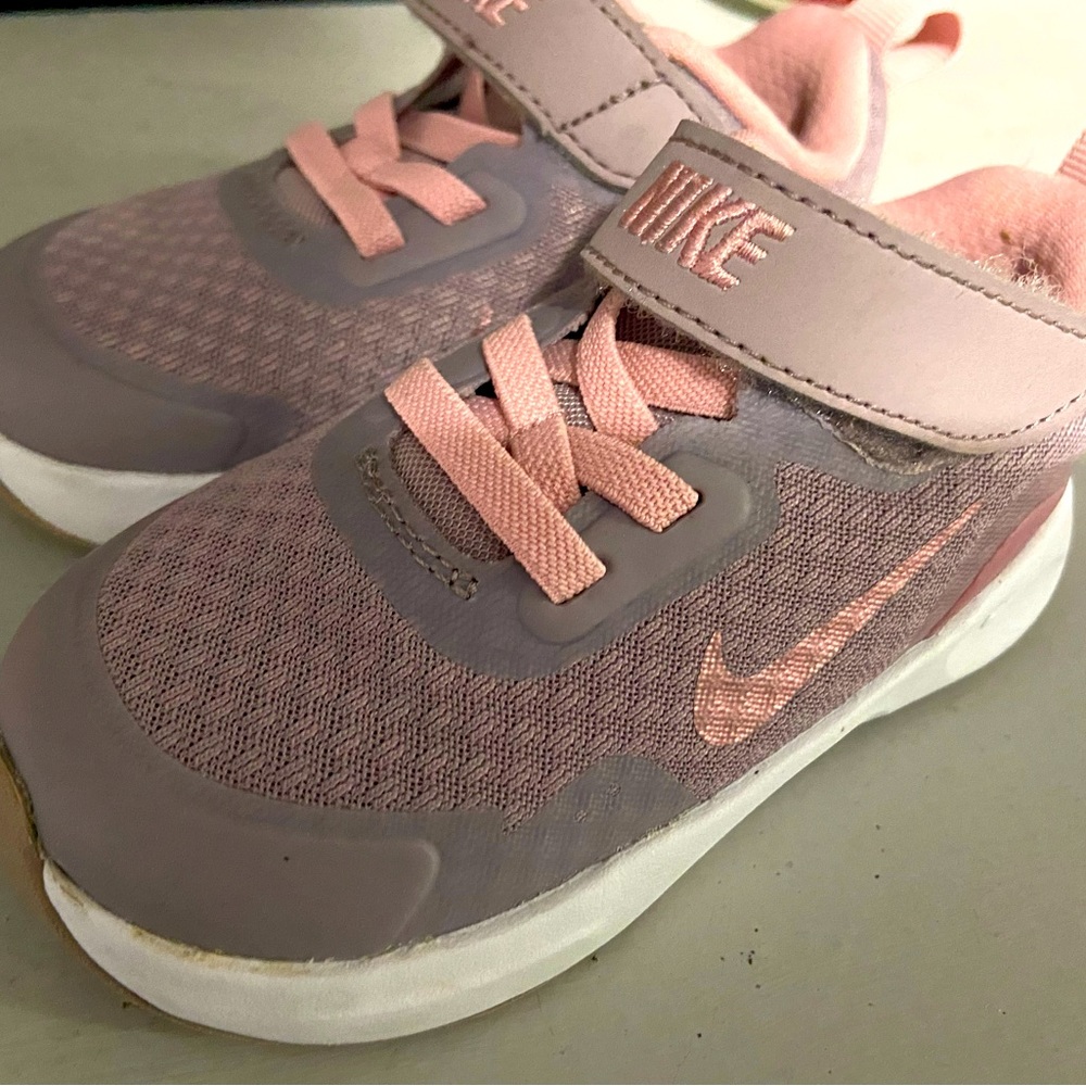 Toddler size 6c Rose gold Nike